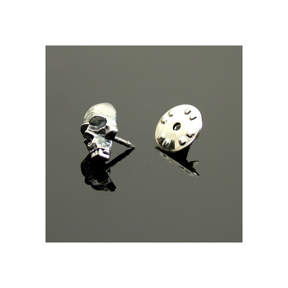 Lapel Pin - Vampire Skull